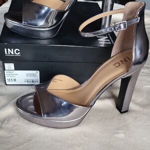 NINELP i.n.c pewter sandal size 10.5 NWT
